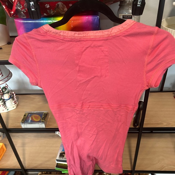 Abercrombie & Fitch Coral Short Sleeve Top - Picture 3 of 3